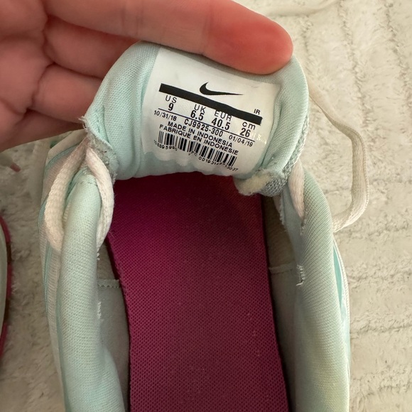 Nike Women’s Air Max Plus in Teal Twist - Picture 6 of 8